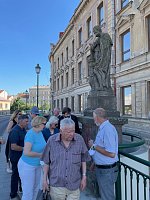 Umístění tabulek k sochám světců