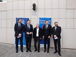 Odhalenie busty Imricha Karvaša